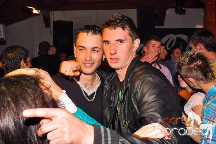 Distracţie la maxim în Disco Faház, 