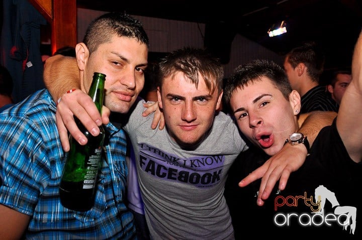 Distracţie la maxim în Disco Faház, 