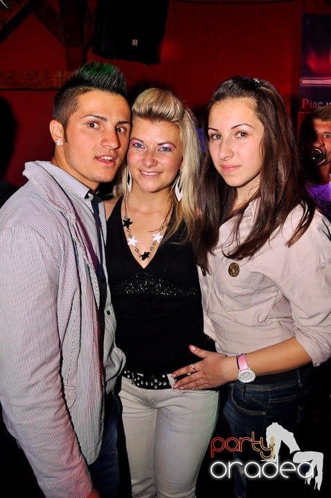 Distracţie la maxim în Disco Faház, 