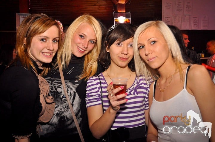 Distracţie la maxim în Disco Faház, 