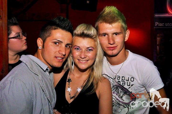 Distracţie la maxim în Disco Faház, 