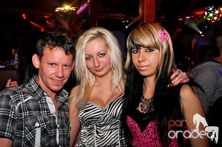 Distracţie la maxim în Disco Faház, 