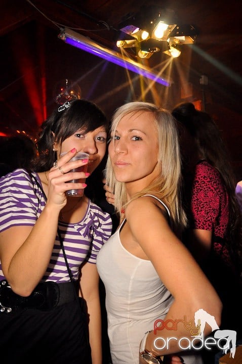 Distracţie la maxim în Disco Faház, 