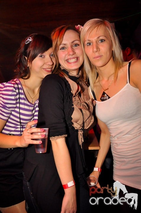 Distracţie la maxim în Disco Faház, 