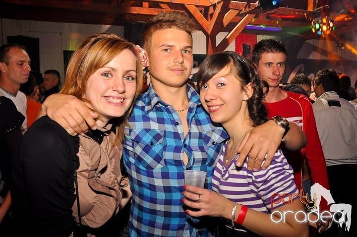 Distracţie la maxim în Disco Faház, 