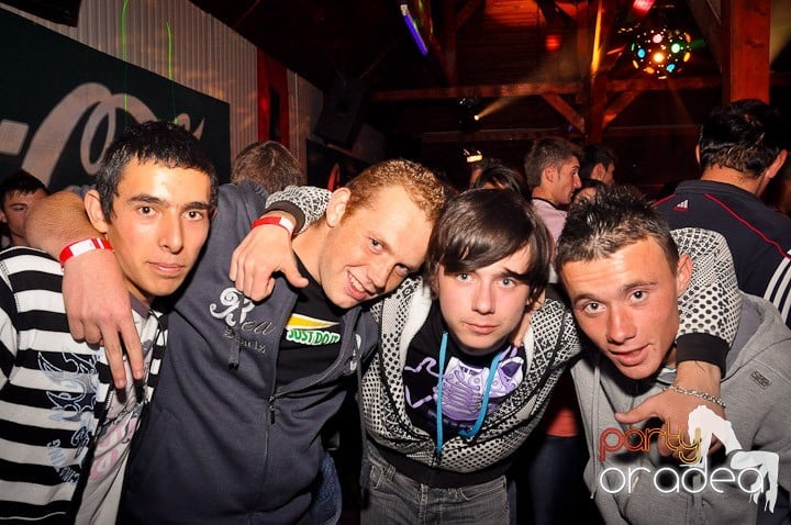 Distracţie la maxim în Disco Faház, 