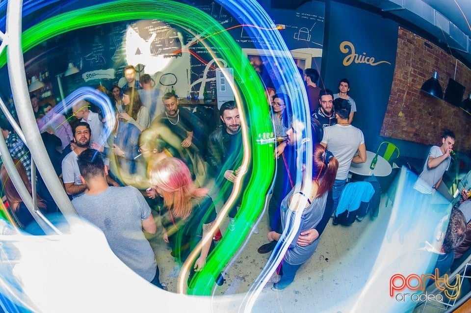 Distracţie la maxim în Juice, Juice