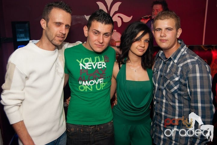 Distracţie mare în Club Atti's, 