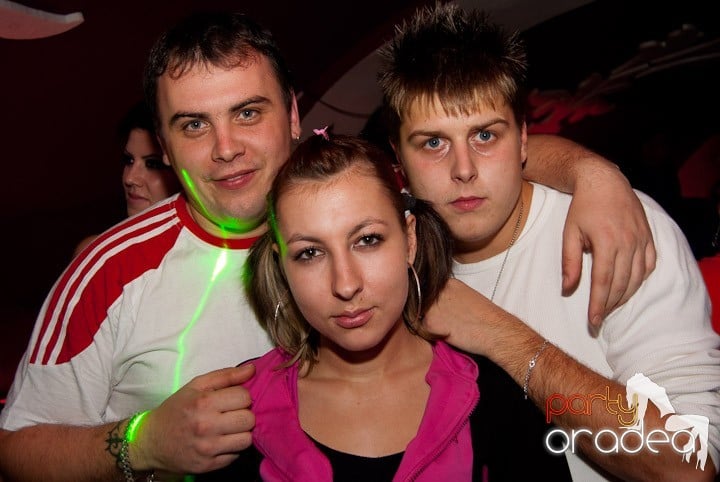 Distracţie mare în Club Atti's, 