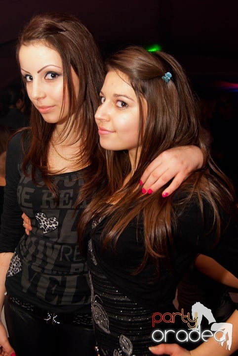 Distracţie mare în Club Atti's, 