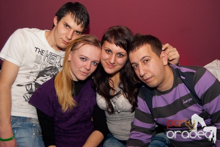 Distracţie mare în Club Atti's, 