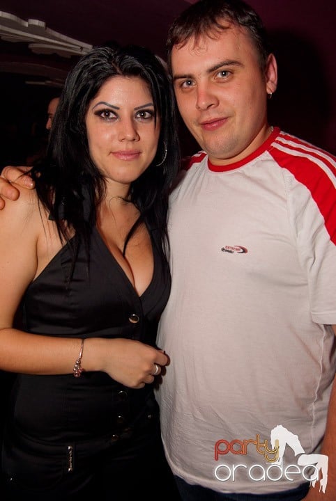 Distracţie mare în Club Atti's, 