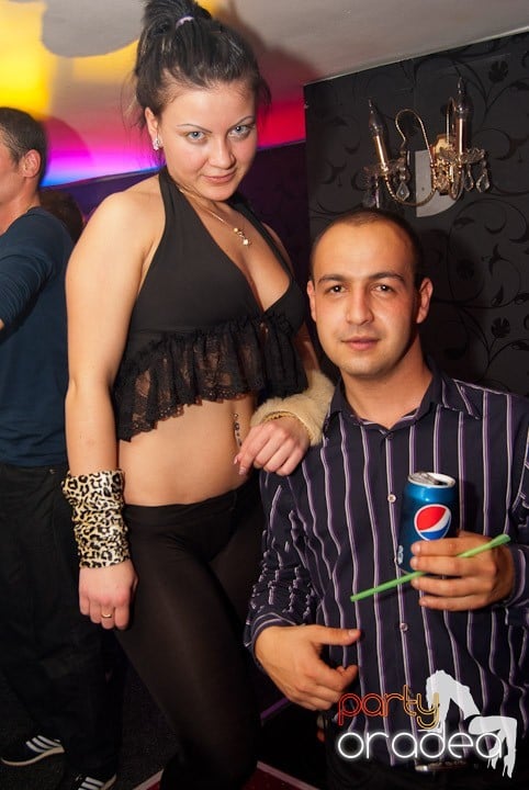 Distracţie mare în Club Atti's, 