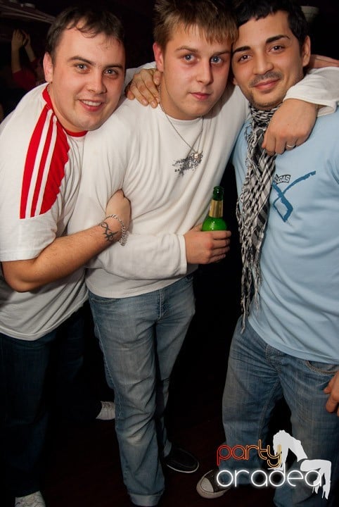 Distracţie mare în Club Atti's, 