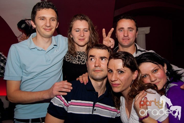 Distracţie mare în Club Atti's, 