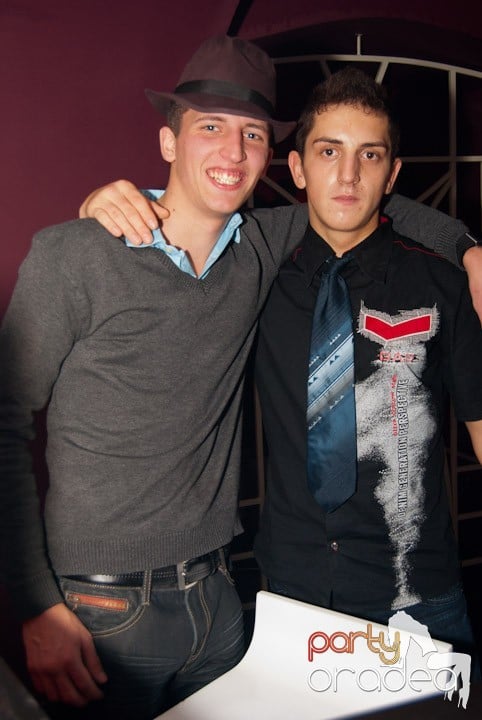 Distracţie mare în Club Atti's, 