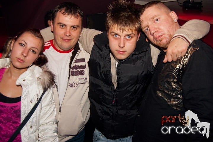 Distracţie mare în Club Atti's, 