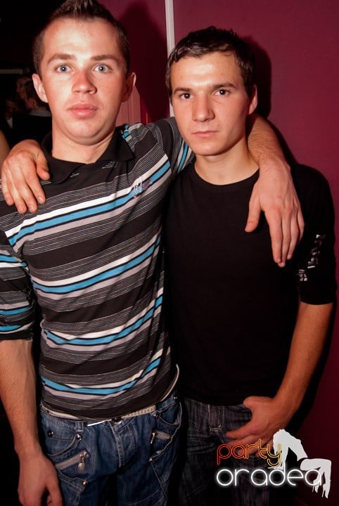 Distracţie mare în Club Atti's, 