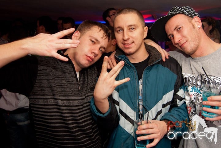 Distracţie mare în Club Atti's, 