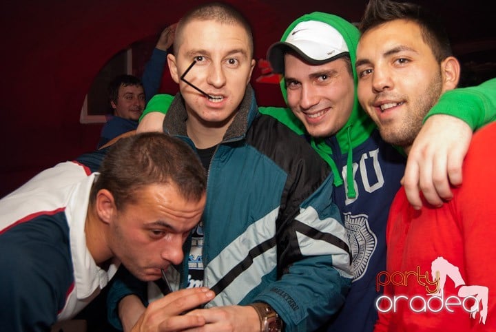 Distracţie mare în Club Atti's, 