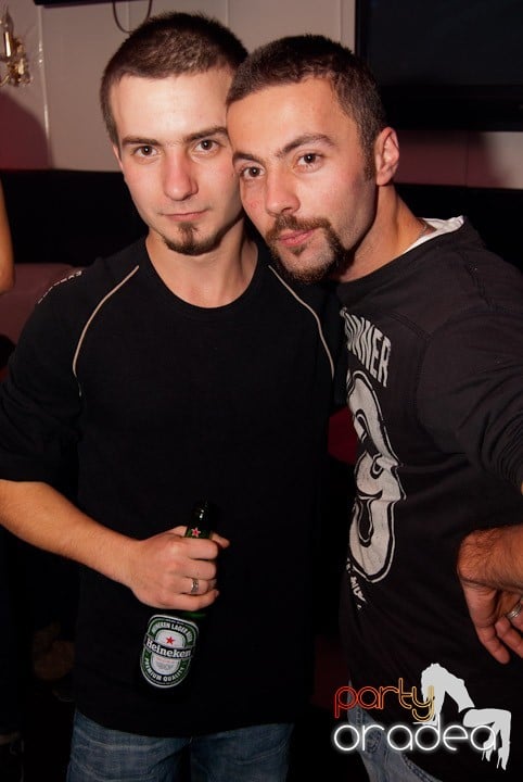 Distracţie mare în Club Atti's, 