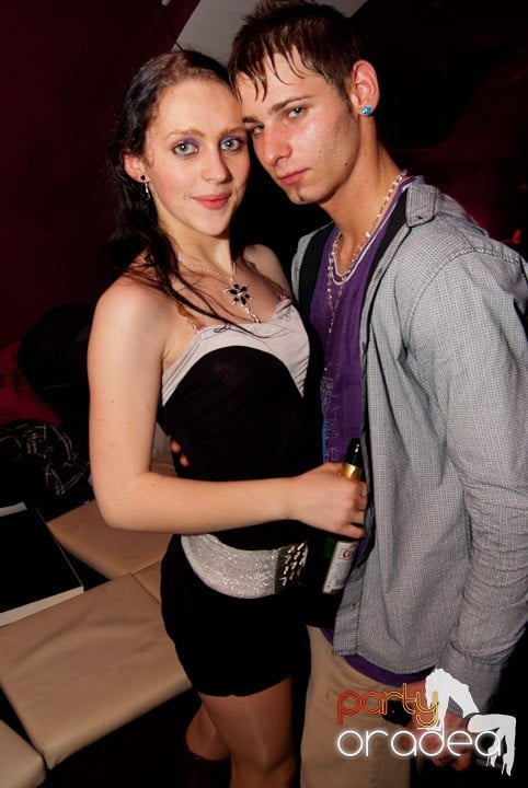 Distracţie mare în Club Atti's, 