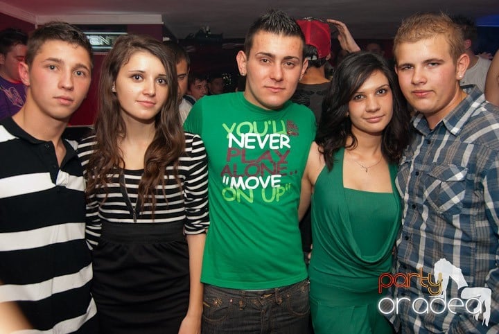 Distracţie mare în Club Atti's, 