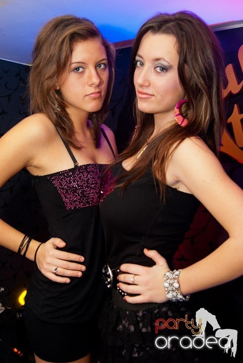 Distracţie mare în Club Atti's, 