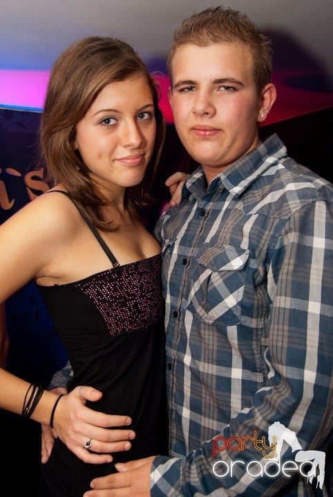 Distracţie mare în Club Atti's, 