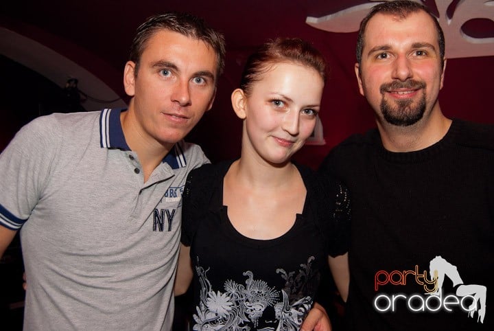 Distracţie mare în Club Atti's, 