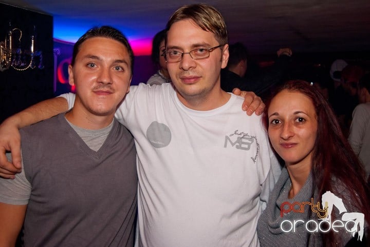 Distracţie mare în Club Atti's, 