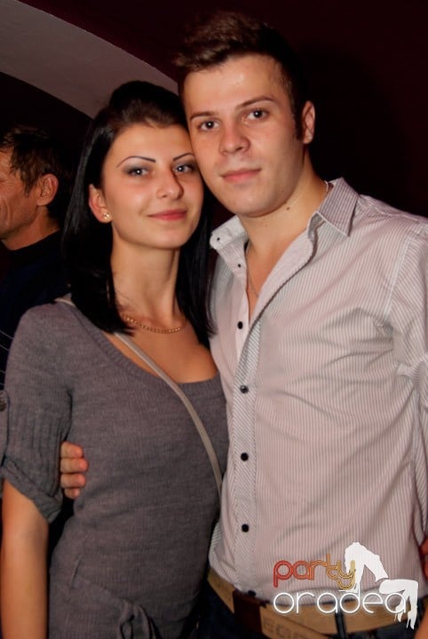 Distracţie mare în Club Atti's, 