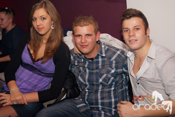 Distracţie mare în Club Atti's, 