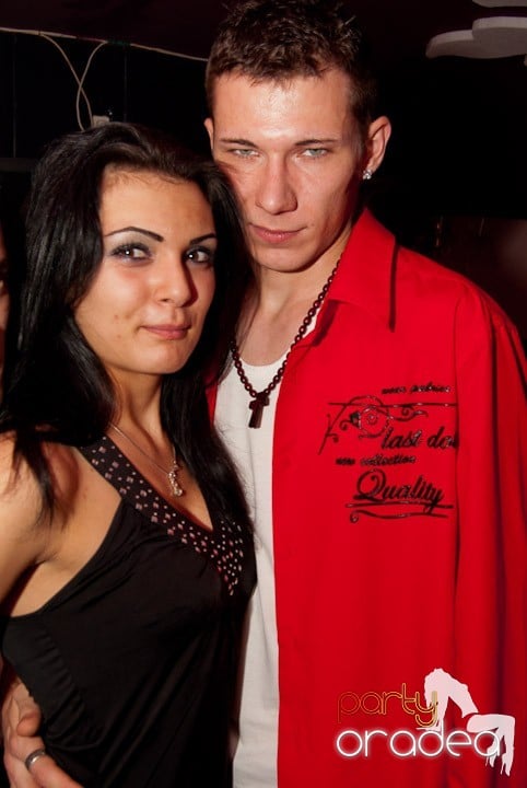 Distracţie mare în Club Atti's, 