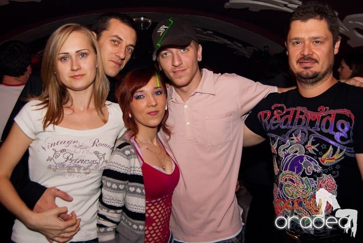 Distracţie mare în Club Atti's, 