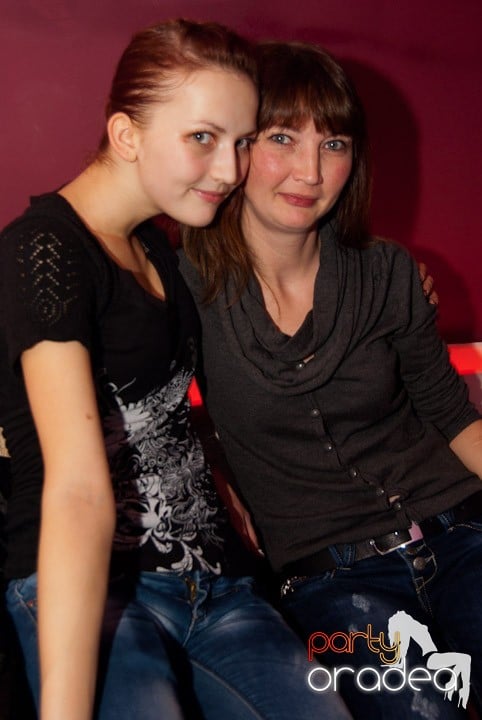 Distracţie mare în Club Atti's, 