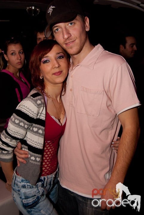 Distracţie mare în Club Atti's, 