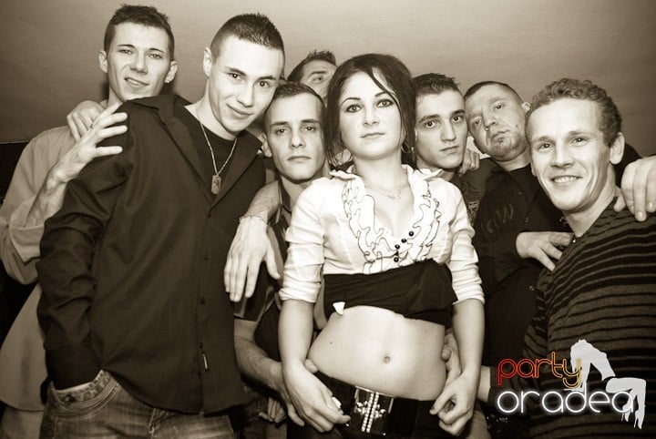 Distracţie mare în Club Atti's, 