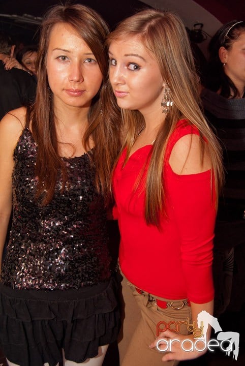 Distracţie mare în Club Atti's, 