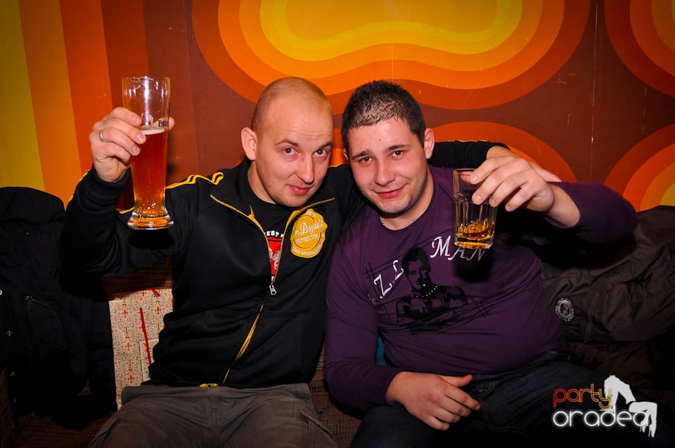Distracţie până dimineaţa în Juice, Juice