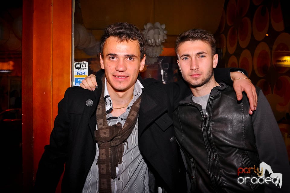 Distracţie până dimineaţa în Juice, Juice