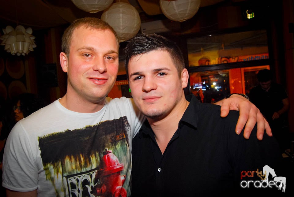 Distracţie până dimineaţa în Juice, Juice