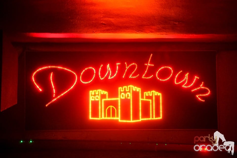 Distracţie şi veselie în Club Downtown, 