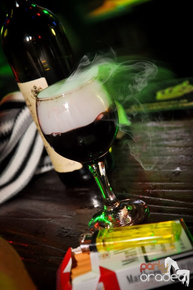 Distracţie şi veselie în Club Downtown, 