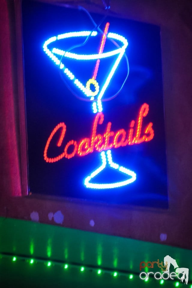 Distracţie şi veselie în Club Downtown, 