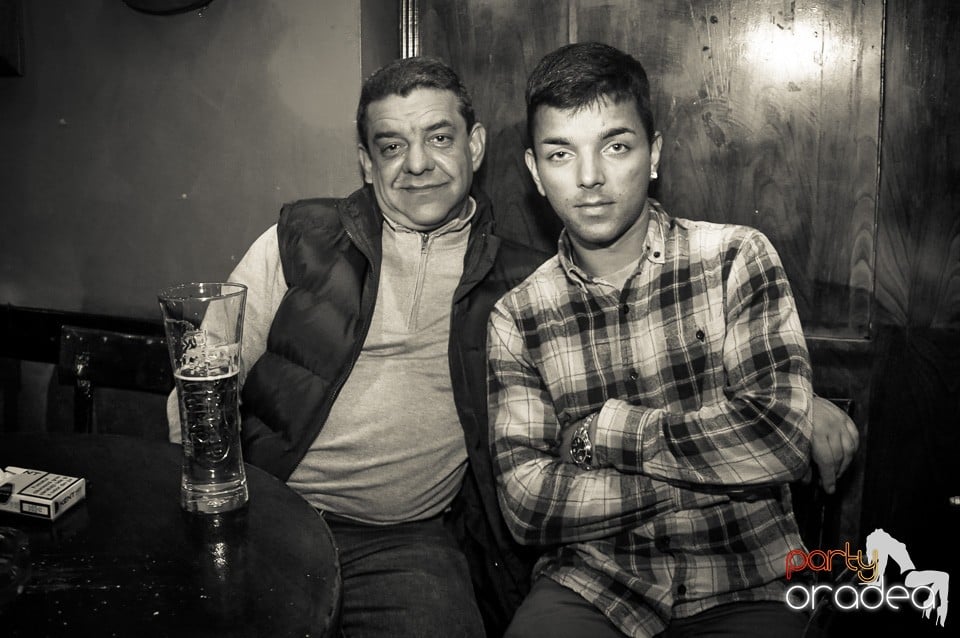 Distracţie şi veselie în Club Downtown, 