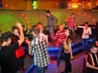 Distracţie şi veselie în Club Downtown
