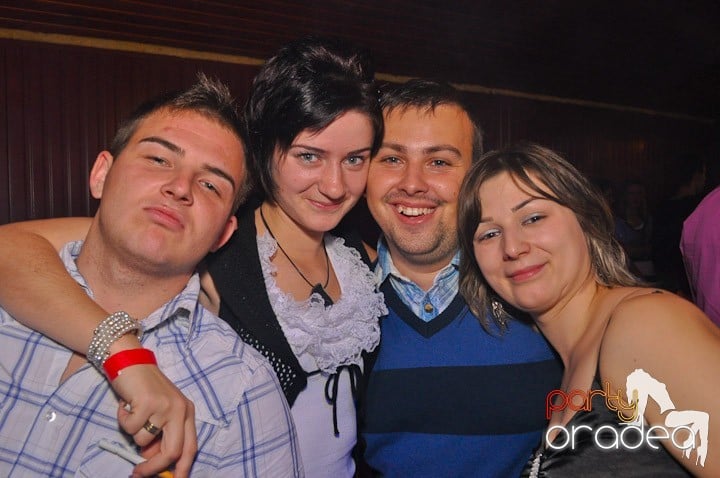 Distracţie şi voie bună în Disco Faház, 