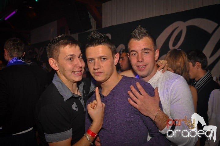 Distracţie şi voie bună în Disco Faház, 