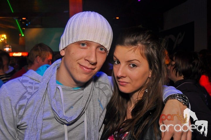 Distracţie şi voie bună în Disco Faház, 